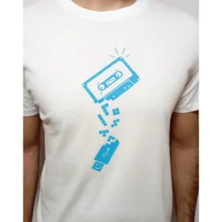Camiseta cassete y USB Regalos Y Coleccionismo Para Gamers - Cosas De Videojuegos Míticos