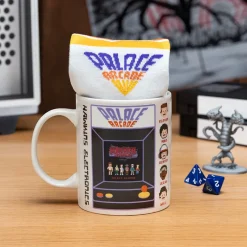 Paladone Products Stranger Things^Set de Taza y Calcetines Stranger Things Palace Arcade