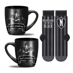 Hot Set Wednesday: Taza y Calcetines Color Negro Miércoles Addams