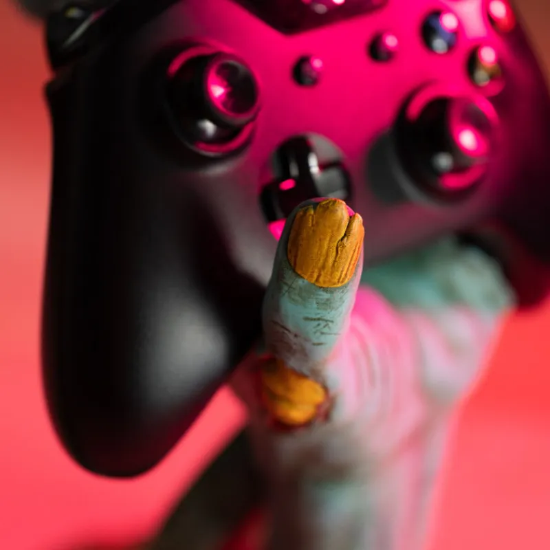 Grupo Erik Regalos Y Coleccionismo Para Gamers - Cosas De Videojuegos Míticos^Soporte Mando y Auriculares One More Life Gamer